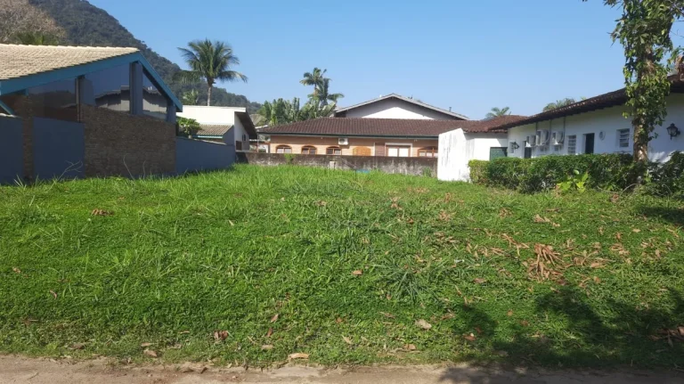 Imagem Terreno em Condomínio na Praia do Lázaro Pedra Verde próximo à praia