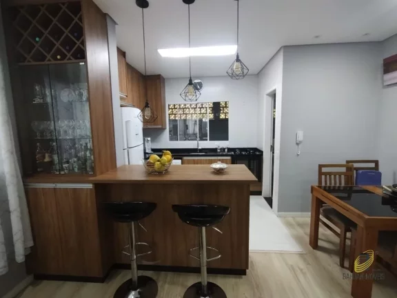 Imagem Casa em Condomínio à Venda em Cotia-SP, com 3 Quartos sendo 1 Suíte, 2 Salas, 3 Banheiros, 2 Vagas, 86m².