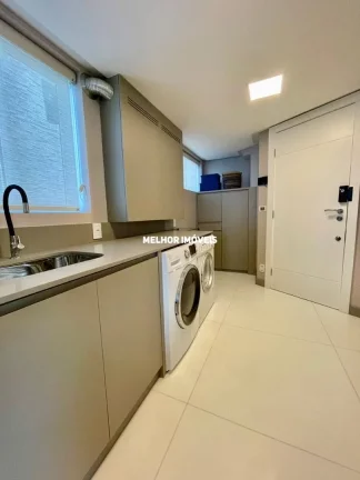 Imagem Cobertura Triplex Fente Mar à Venda com 07 Suítes Amplo espaço de Lazer com Piscina Privativa Localizado em Balneário Camboriú - SC