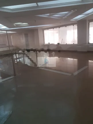 Imagem Salão Comercial de Alto Padrão à Venda no Centro do Rio de Janeiro-RJ: 1 Sala, 2 Banheiros e 115m² de Área.