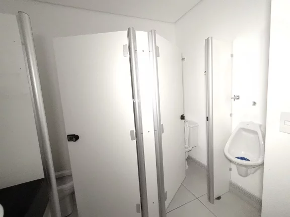 Imagem Conjunto comercial com 677m² para locação em Alphaville.
