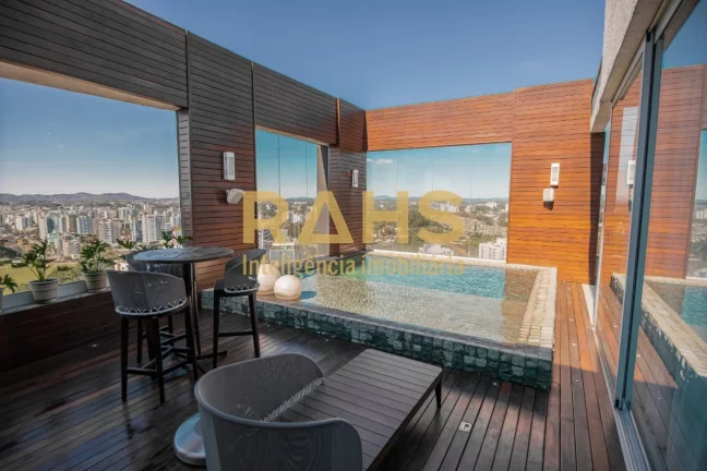 Cobertura Duplex com incríveis 500 m² privativos e 4 vagas de garagem. A cobertura conta com ampla...