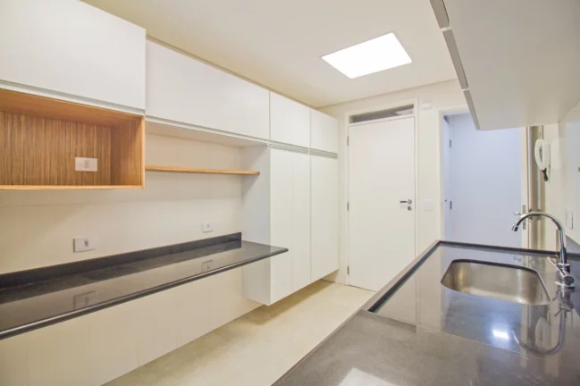 Imagem Apartamento Reformado 97M², 2Q, 1 Suíte, 2 Banheiros, 1 Vaga, Playground, Salão de Festas.