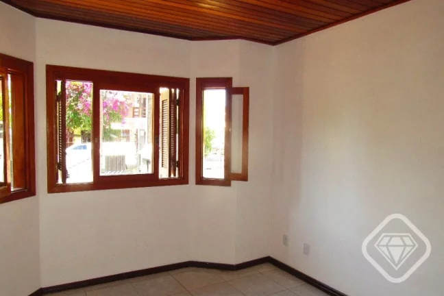 Imagem Casa Térrea acolhedora com pátio amplo. 

Imóvel aconchegante em rua tranquila do bairro Hípica,...