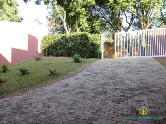 Imagem Nova, moderna, 4 suítes e 7 vagas cobertas - Jd Colonial