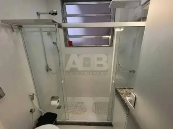 Imagem Apartamento à venda em Copacabana, 48m2, Quarto e Sala, 50 metros da Praia.