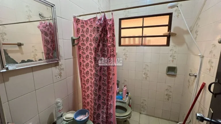 Imagem Casa padrão à venda no Fabrício, Uberaba - 4 dormitórios, 2 banheiros, garagem coberta