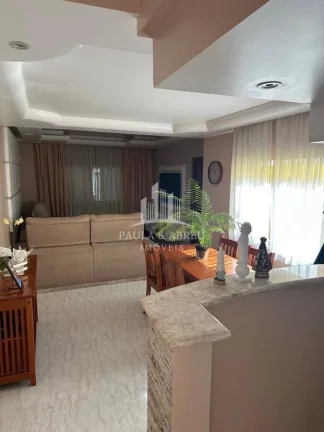 Imagem Sobrado de Alto Padrão, 3 Quartos, 4 Banheiros, Closets, Ar-condicionado, Área de Lazer Grande com Churrasqueira no Parque São Vicente, Mauá-SP