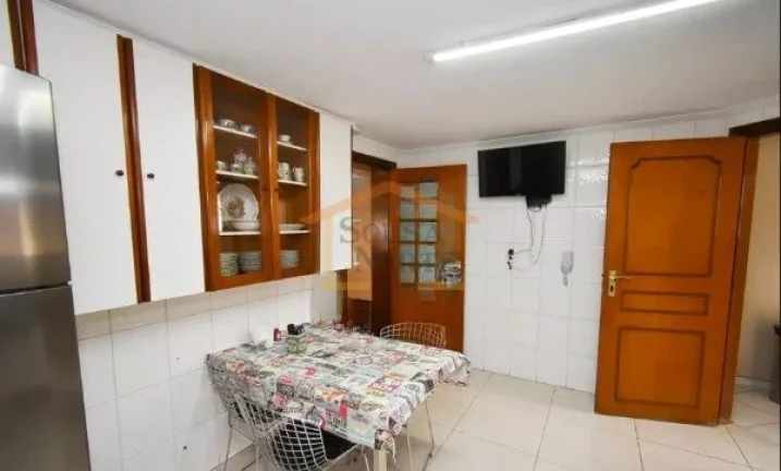 Imagem Apartamento com 3 dormitórios, sendo 1 suíte, totalizando 4 banheiros. Possui 150 m² de área, lo...