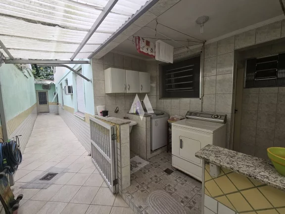Imagem Casa Térrea no Embaré ao lado do shopping, 03 quartos e 02 vagas de garagem!