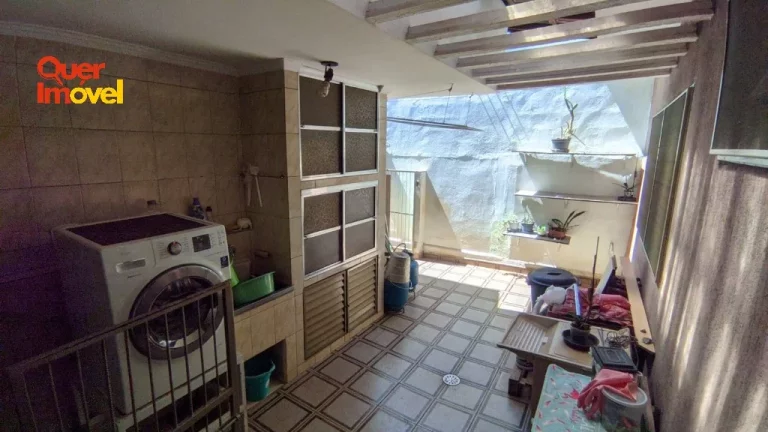 Imagem Casa no Jardim Independência: 4 quartos, 2 suítes, 3 salas, 2 vagas, 215m². Imperdível em Ribeirão Preto-SP! Acesse Quer Imóvel Negócios Imobiliários.