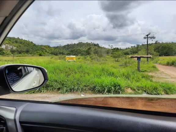Imagem A 5ª Avenida Imóveis, apresenta essa área que mede 185.000,00m2 e 507,00m de Testada para BR 324: por R$ 50,00 / m2.