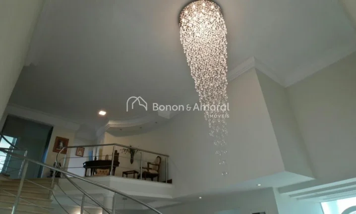 Imagem Belíssima casa mobiliada em um condomínio de alto padrão, com terreno de 1000 m² e excelente aca...