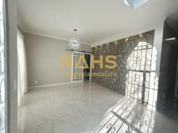 Imagem Excelente residência com 5 quartos, sendo 4 suítes, em condomínio fechado localizado no bairro Gl...