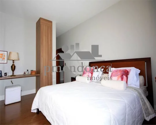 Imagem Apartamento em Pinheiros com 4 quartos sendo 2 suítes e 3 vagas, 253 m2