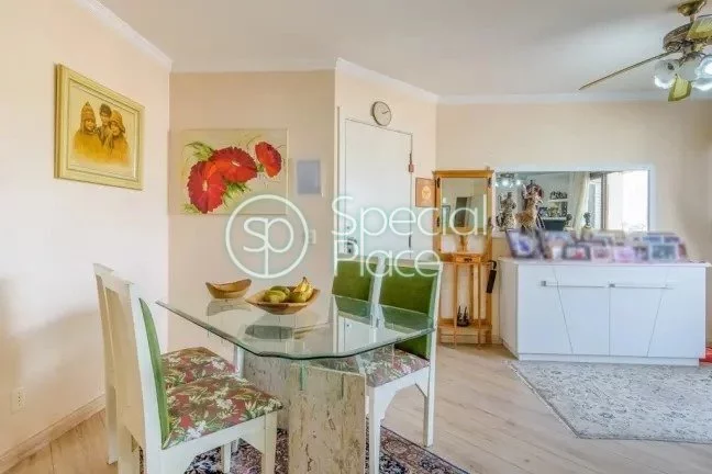 Imagem Apartamento com 3 dormitórios com armários, sendo 1 uma suíte, banheiro, ampla sala de visitas co...