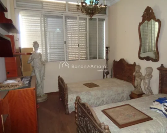 Imagem Amplo e iluminado apartamento com 3 + 1 dormitórios com armários embutidos, sendo 1 suíte. A sala...
