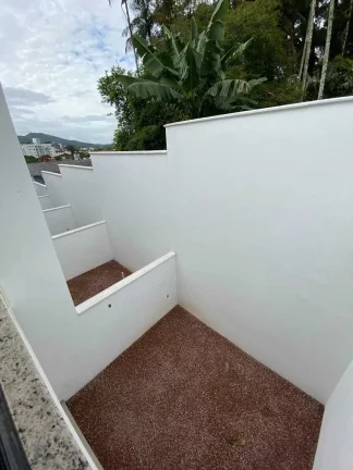 Imagem Geminado com 3 dormitórios sendo 1 suíte e 2 vagas - Bom Retiro | Joinville/SC