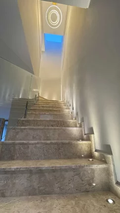 Imagem Sobrado com 3 suítes sendo 1 master e 2 vagas - Barra em Balneário Camboriú/SC