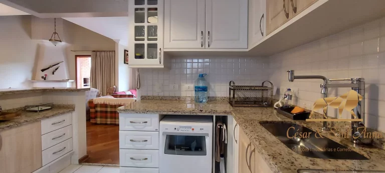 Imagem Lindo Apartamento Duplex e com ótima localização em Campos do Jordão-SP