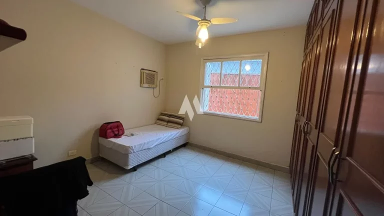 Imagem Casa sobresposta baixa com 03 dormitórios á venda em Santos