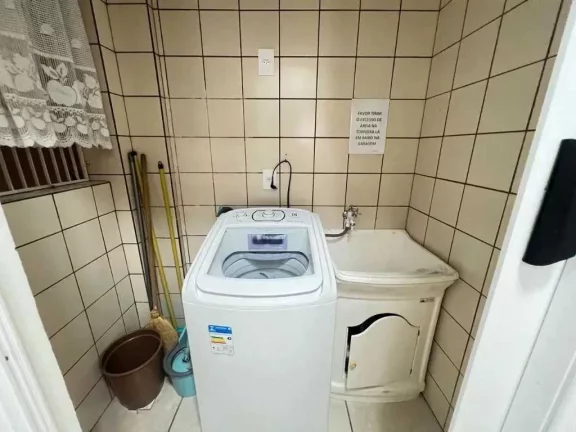 Imagem Apartamento diferenciado com 2 dormitórios sendo 1 suíte e 1 vaga de garagem a 350m da Praia Central