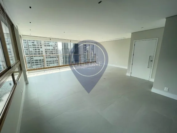 Imagem Apartamento de Luxo para Locação no Itaim Bibi - São Paulo-SP: 3 Quartos, 3 Suítes, 2 Salas, 4 Banheiros, 2 Vagas de Garagem!