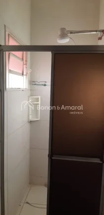 Imagem Sobrado com excelente estrutura e espaços bem distribuídos. No andar térreo, conta com uma sala a...