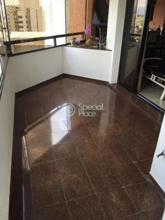 Imagem Ótimo apartamento com 273m² em Moema em rua tranquila. Amplo living para três ambientes com terra...