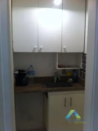 Imagem Sala comercial em região privilegiada a 5 minutos da estação do metro Santa Cruz.