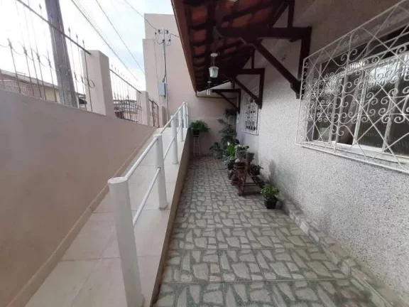 Imagem Casa Acolhedora com 3 Dormitórios, Um Suíte, Varanda, Quintal e Terraço no bairro São Pedro em Barbacena MG