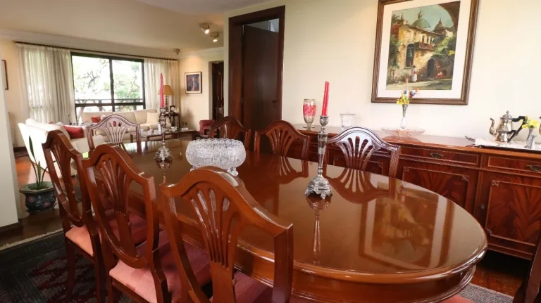 Imagem Apartamento 200M², 3Q, 3 Suítes, 5 Banheiros, 3 Vagas, Varanda, Piscina, Closet, Despensa, Dependência Completa de Serviço, Depósito, Armários.