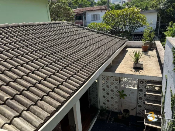 Imagem Casa à venda no Alto de Pinheiros São Paulo SP com 2 suítes, 2 vagas de garagem e 200m².