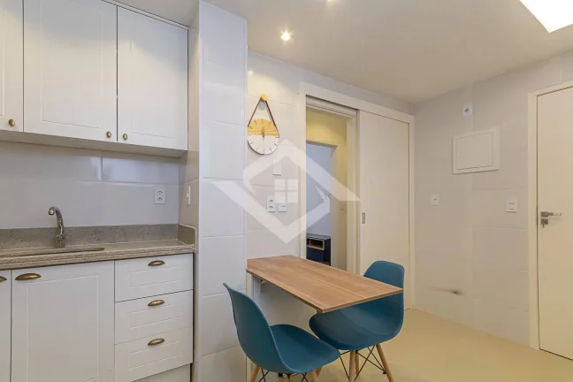 Imagem Apartamento de 2 Quartos para Venda em Copacabana com 80 m²