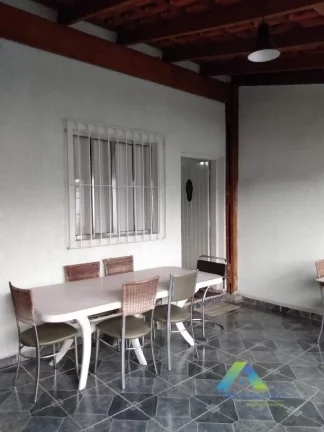Imagem Casa com ótima localização com 2 dormitórios, 2 vagas de garagem com valor ,excelente!!!