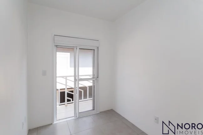 Imagem Casa em Residencial Fechado com Terraço e 2 Dormitórios em Santa Maria