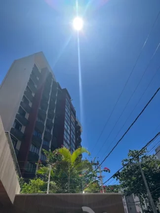 Imagem A 5ª Avenida Selecionou esse espaçoso 4/4, suite, lavabo, 225,48m2 de área privativa com 02 vagas soltas no melhor da Barra: por apenas R$1.200.000,00
