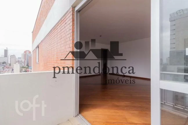 Imagem Lindo apartamento no último andar, com uma bela vista, planta espaçosa e muita luminosidade natura...