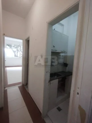 Imagem Apartamento Sala e Quarto em Copacabana, 30m2, Prédio Misto, Aceita Airbnb.