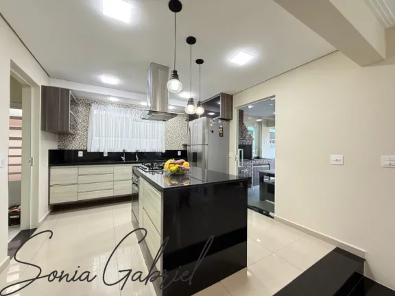 Imagem Casa em Condomínio em Vinhedo-SP: 4 Quartos, 2 Suítes, 3 Salas, 4 Banheiros, 4 Vagas - Imperdível! Imagem Casa em Condomínio em Vinhedo-SP: 4 Quartos, 2 Suítes, 3 Salas, 4 Banheiros, 4 Vagas - Imperdível!