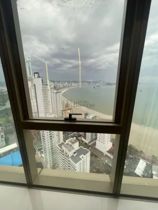 Imagem Apartamento com 4 suítes à venda no edifício Yachthouse em Balneário Camboriú/S