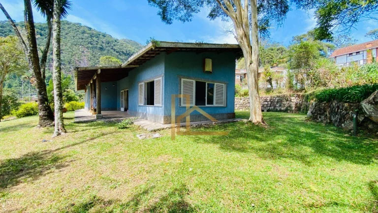 Imagem Casa linear com 4 dormitórios à venda, 156 m² - Granja Guarani - Teresópolis/RJ