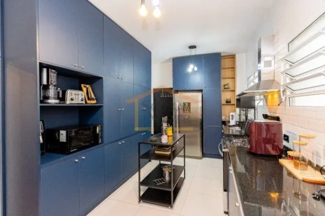 Imagem Apartamento amplo e reformado, com 174 m² de área útil, pé-direito alto, excelente iluminação ...