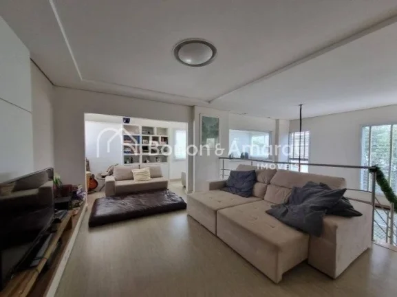 Imagem Linda e espaçosa casa com 308 m² de área construída. A residência possui 4 quartos (todos com a...