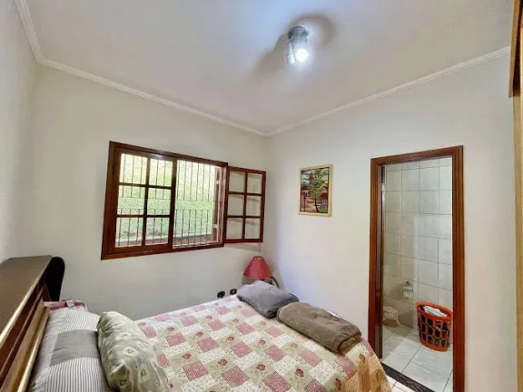 Imagem Cond Chácar dos Lagos - Térrea 3 suítes, anexo gourmet, piscina e pomar!