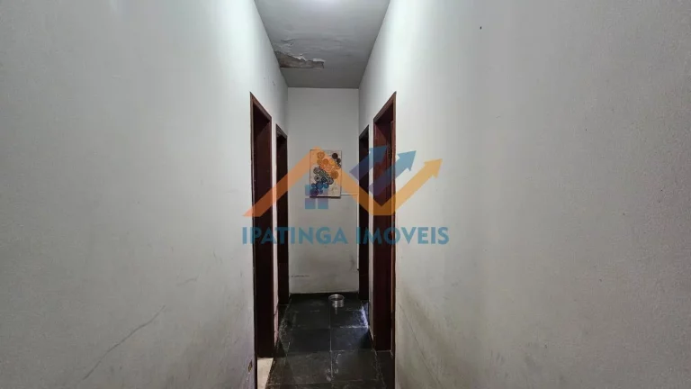 Imagem Casa térrea de 3 quartos e 2 vagas no Imbaúbas em Ipatinga Viva na área mais valorizada do bairro Imbaúbas em Ipatinga, pertinho do Coelho Diniz, Sesi e Aapi. Possui - Sala tv; - Sala de jantar; - C