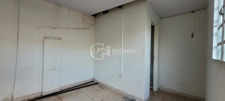 Imagem Casa Comercial para Locação no Bairro Amambaí em Campo Grande-MS: 6 Salas, 7 Banheiros, 20 Vagas de Garagem e 250m² de Área.