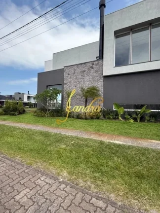 Imagem Sobrado condomínio fechado com 05 suítes e piscina beira lago