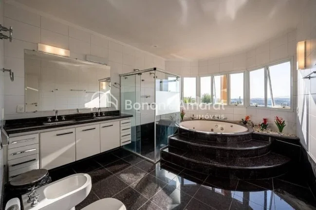 Imagem Linda e espaÃ§osa casa, com 4 quartos, sendo 4 suÃ­tes, 8 banheiros, quarto nas dependÃªncias, 1 suÃ...