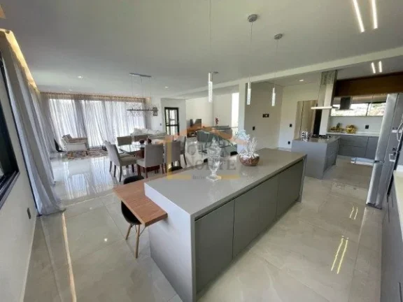 Imagem Casa 5 estrelas, construída com material Platinum.
Toda mobiliada, academia, acessibilidade, aqueci...